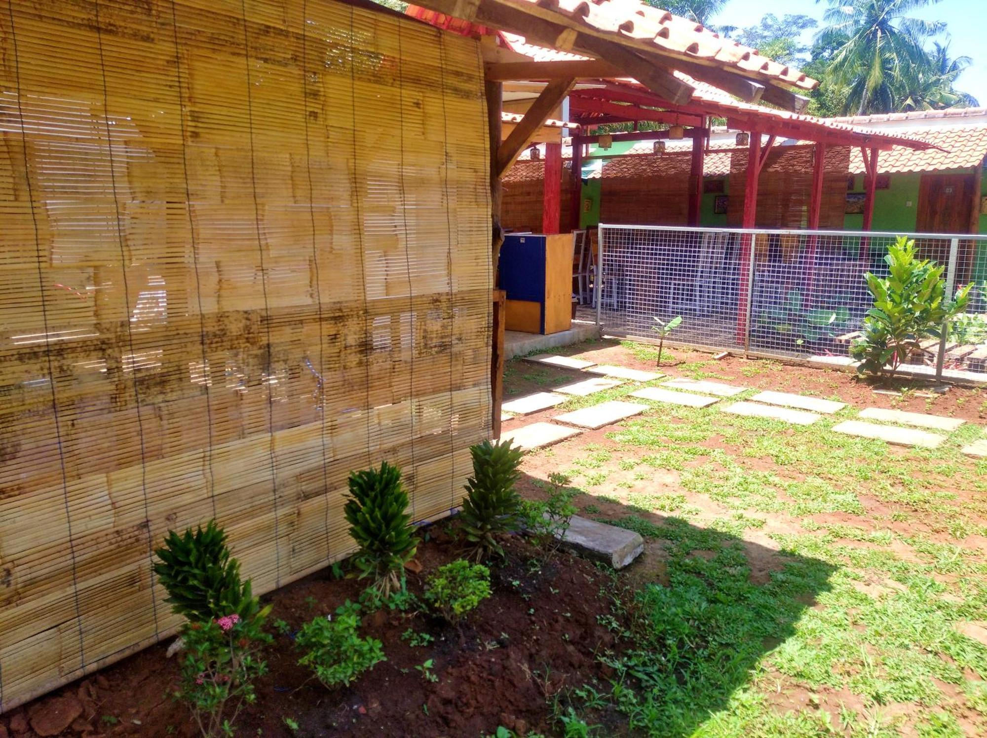 Wooden Kemiren Homestay Banyuwangi بانيووانجى المظهر الخارجي الصورة