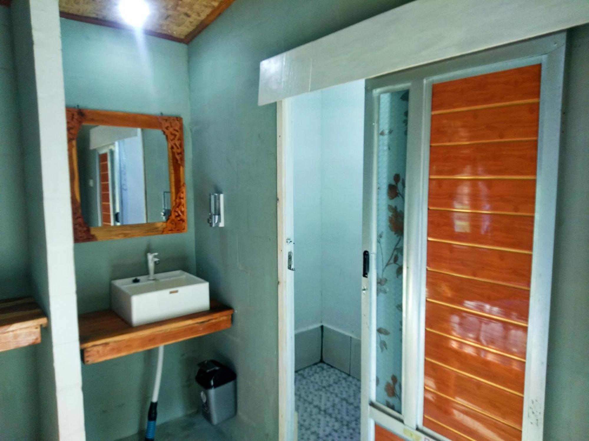 Wooden Kemiren Homestay Banyuwangi بانيووانجى المظهر الخارجي الصورة