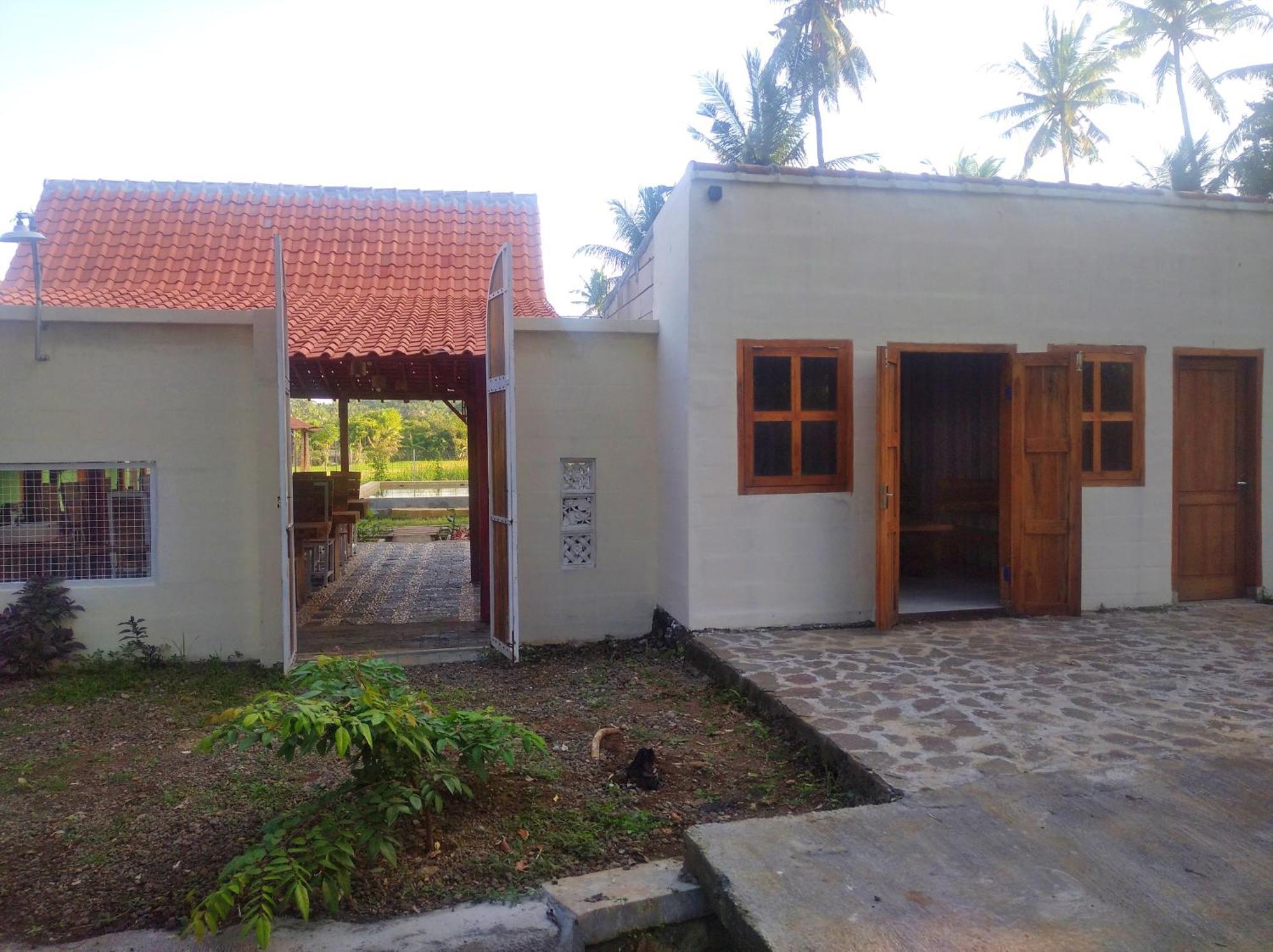 Wooden Kemiren Homestay Banyuwangi بانيووانجى المظهر الخارجي الصورة
